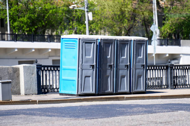 Best Portable bathroom rental  in Maple Bluff, WI